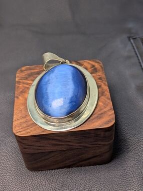 Vintage Heavy 34g Mexico 925 Sterling Silver Blue Cat's Eye Statement Pendant